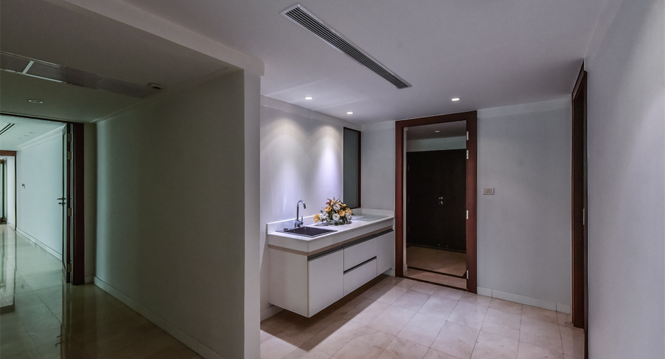 Condo en alquiler de 4 habitaciones en Pathum Wan, Bangkok