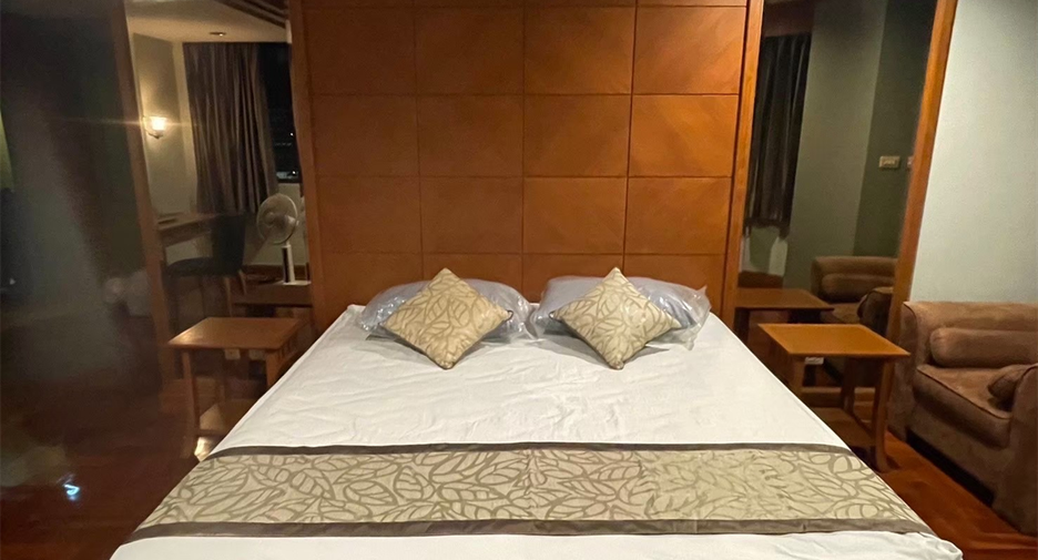 For rent 2 bedrooms condo in Khlong Toei, Bangkok