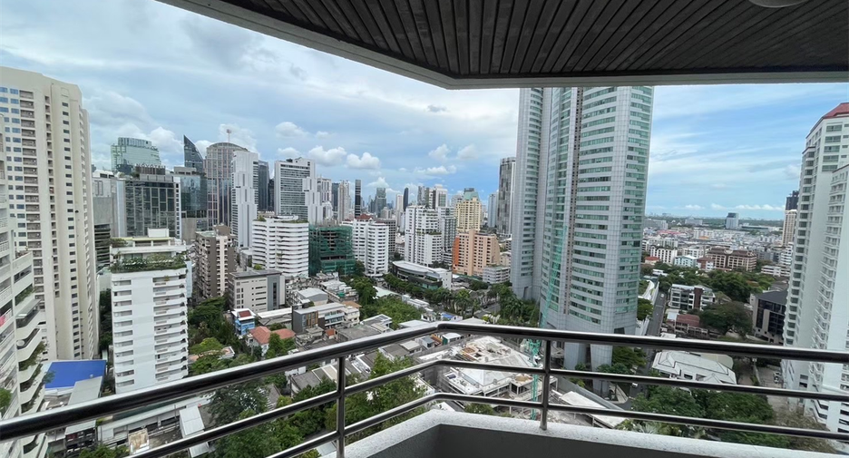 For rent 2 bedrooms condo in Khlong Toei, Bangkok