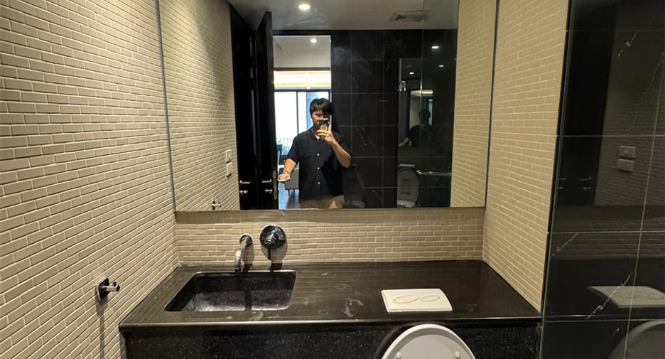 For rent 2 bedrooms condo in Watthana, Bangkok