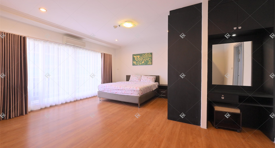 For rent 3 bedrooms condo in Watthana, Bangkok