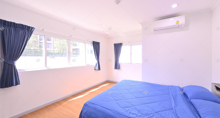 For rent 3 bedrooms condo in Watthana, Bangkok