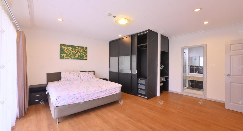 For rent 3 bedrooms condo in Watthana, Bangkok