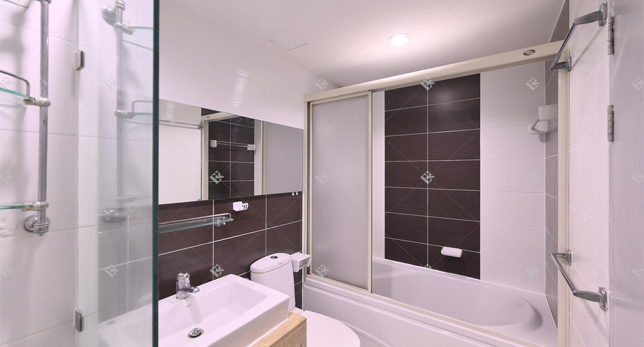 For rent 3 bedrooms condo in Watthana, Bangkok