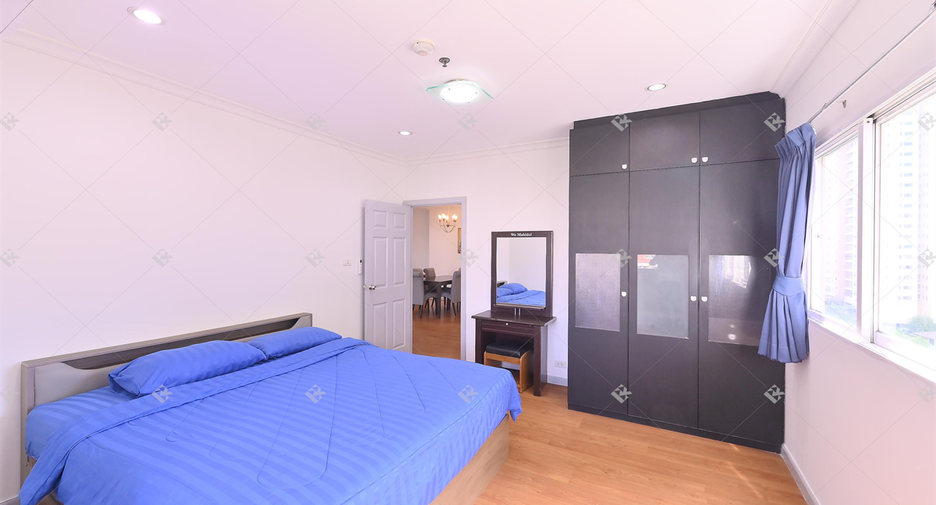For rent 3 bedrooms condo in Watthana, Bangkok