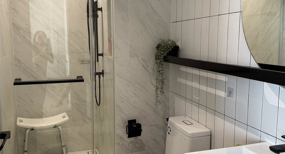 For rent 2 bedrooms condo in Khlong San, Bangkok