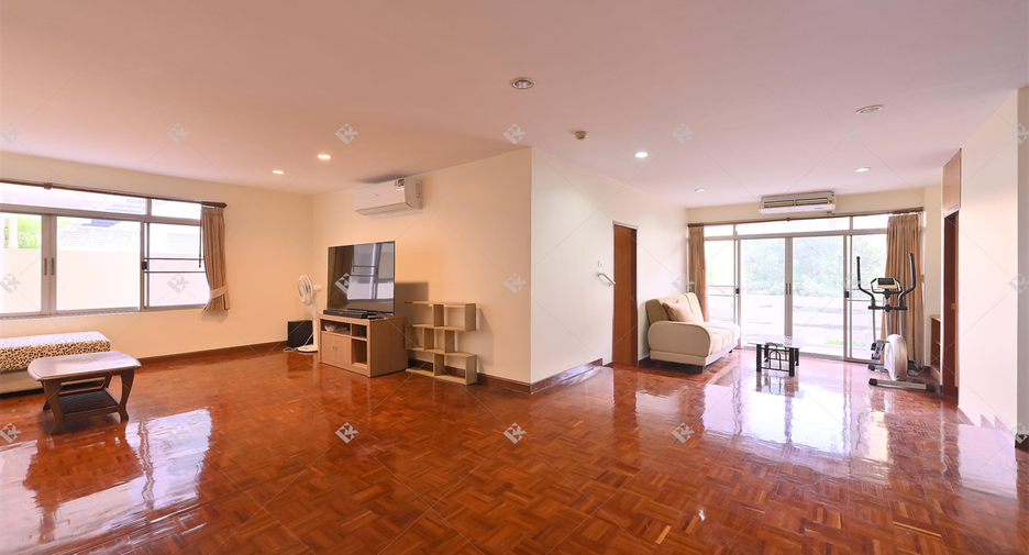 For rent 2 bedrooms condo in Khlong Toei, Bangkok