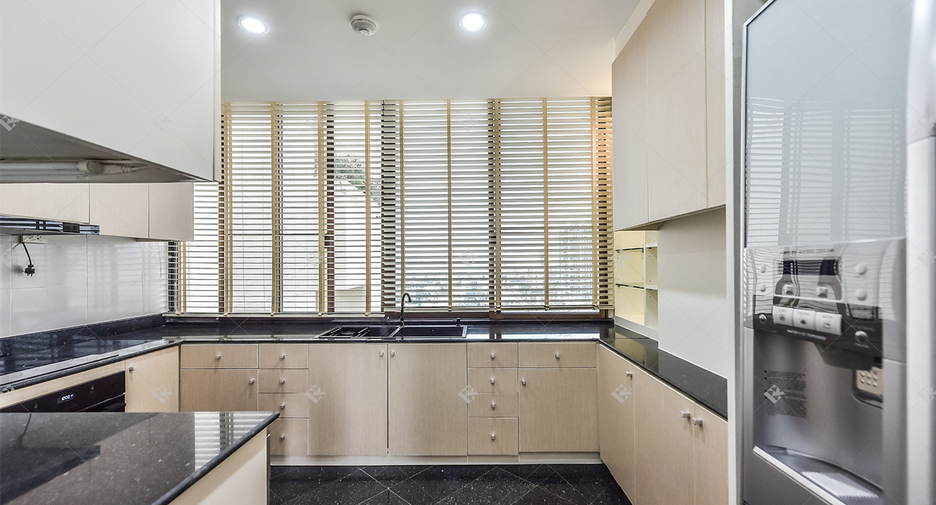 For rent 4 ベッドルーム condo in Bang Rak, Bangkok