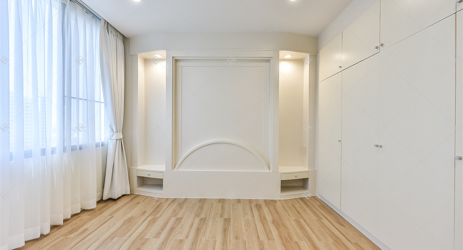 For rent 4 ベッドルーム condo in Bang Rak, Bangkok