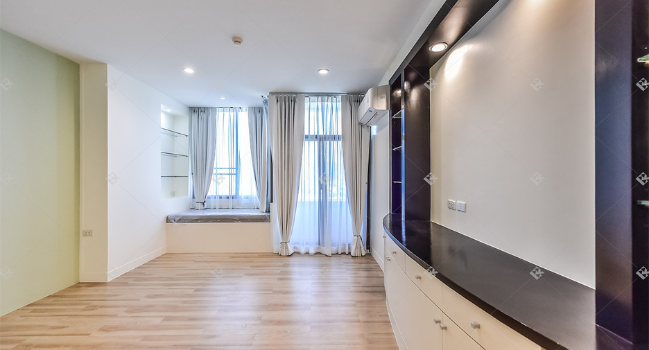 For rent 4 ベッドルーム condo in Bang Rak, Bangkok