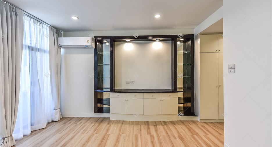 For rent 4 ベッドルーム condo in Bang Rak, Bangkok
