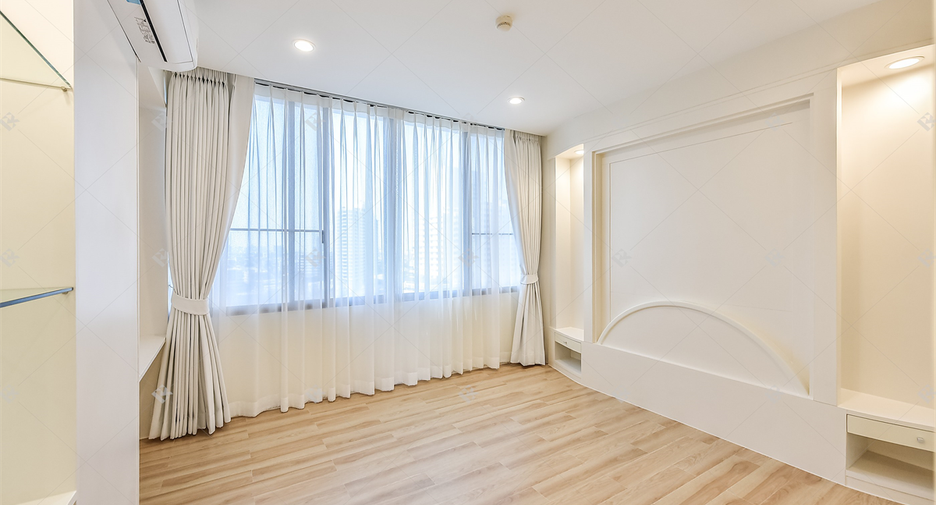 For rent 4 ベッドルーム condo in Bang Rak, Bangkok