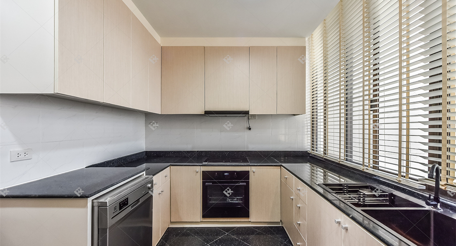 For rent 4 ベッドルーム condo in Bang Rak, Bangkok