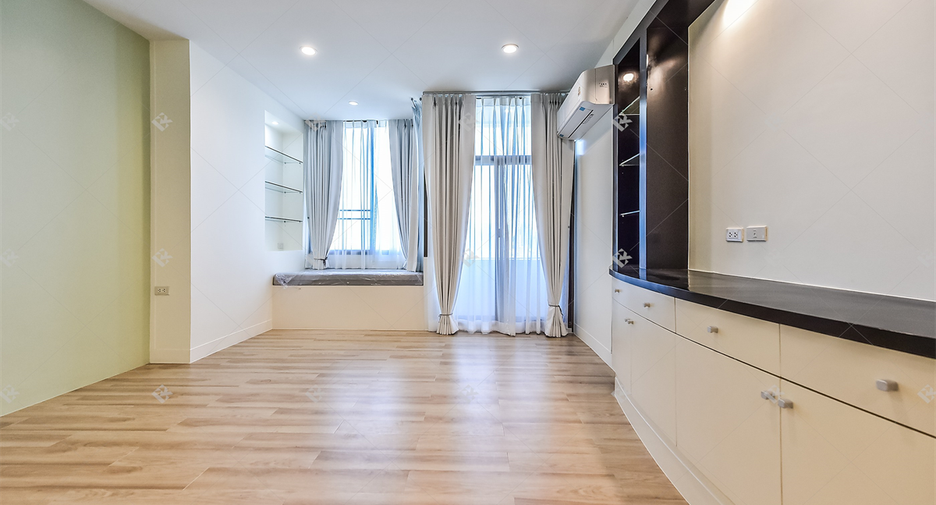 For rent 4 ベッドルーム condo in Bang Rak, Bangkok