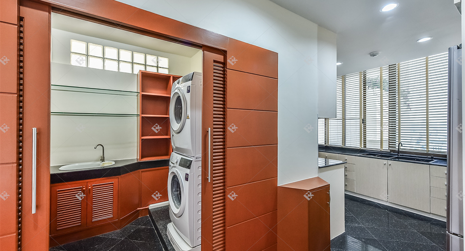 For rent 4 ベッドルーム condo in Bang Rak, Bangkok