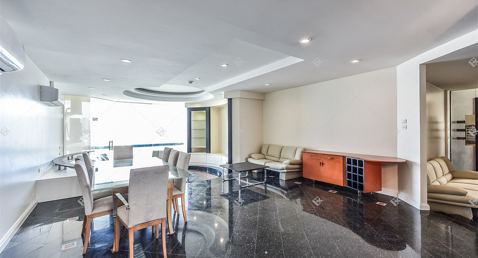For rent 4 ベッドルーム condo in Bang Rak, Bangkok