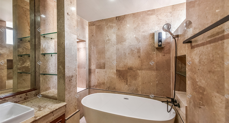 For rent 4 ベッドルーム condo in Bang Rak, Bangkok