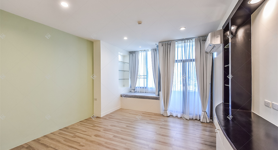 For rent 4 ベッドルーム condo in Bang Rak, Bangkok