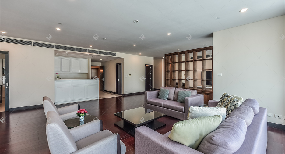 For rent 3 bedrooms condo in Pathum Wan, Bangkok