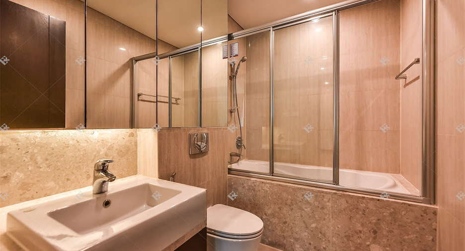 For rent 3 bedrooms condo in Pathum Wan, Bangkok
