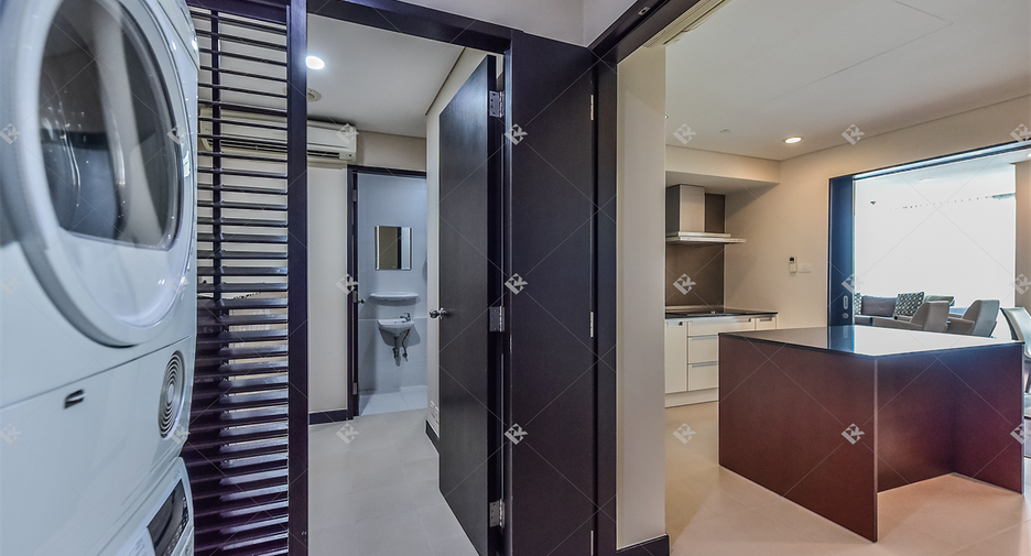 For rent 3 bedrooms condo in Pathum Wan, Bangkok