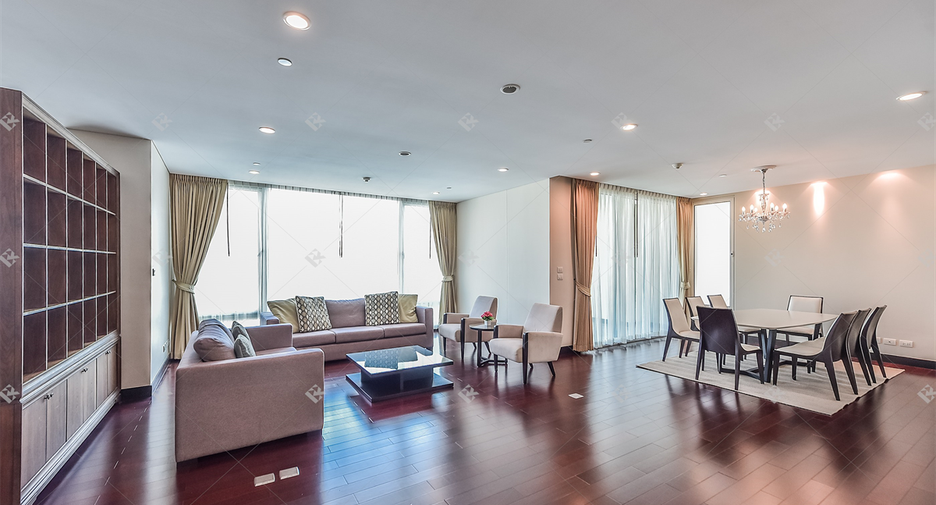 For rent 3 bedrooms condo in Pathum Wan, Bangkok