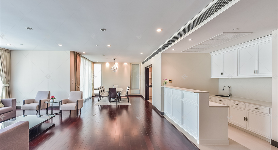 For rent 3 bedrooms condo in Pathum Wan, Bangkok