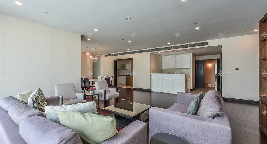 For rent 3 bedrooms condo in Pathum Wan, Bangkok