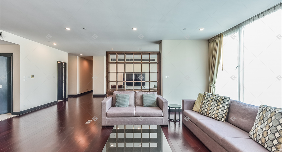 For rent 3 bedrooms condo in Pathum Wan, Bangkok