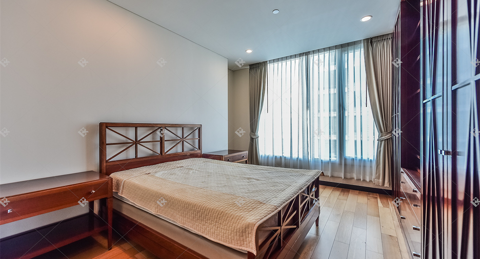 For rent 3 bedrooms condo in Pathum Wan, Bangkok