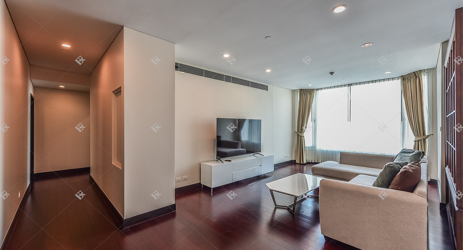 For rent 3 bedrooms condo in Pathum Wan, Bangkok