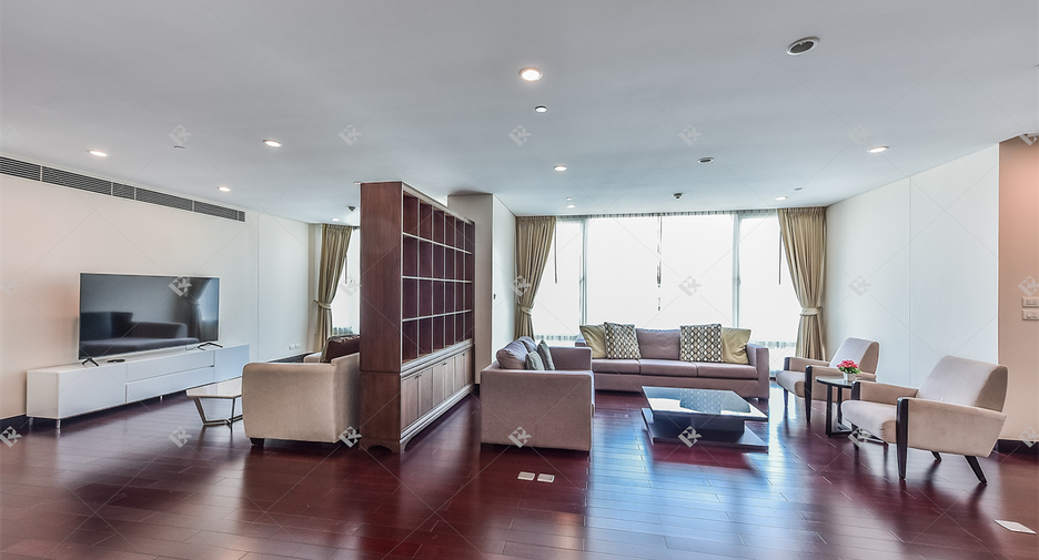 For rent 3 bedrooms condo in Pathum Wan, Bangkok