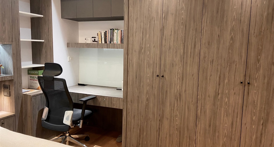 For rent 3 bedrooms condo in Watthana, Bangkok