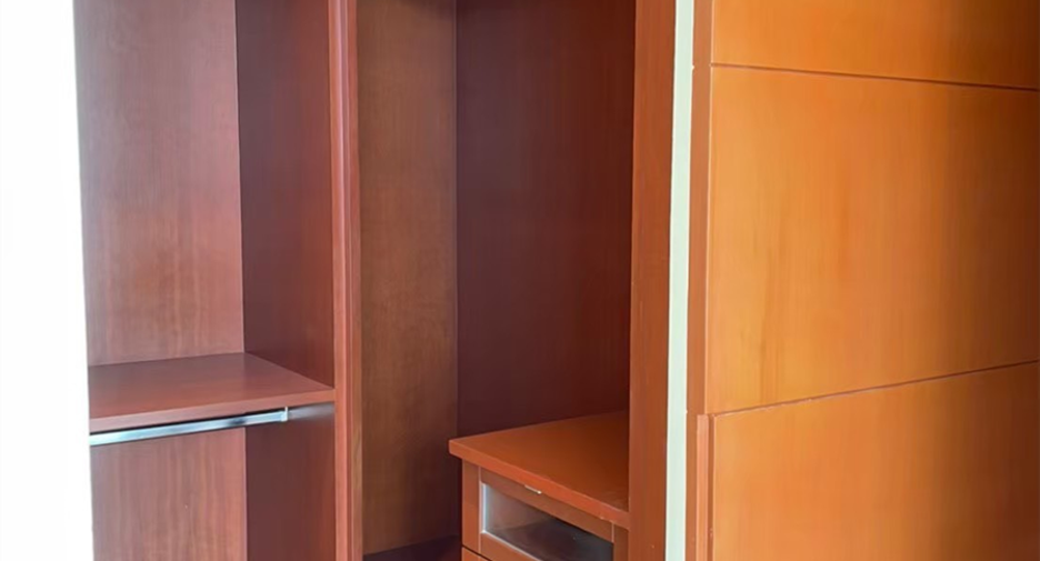For rent 2 bedrooms condo in Sathon, Bangkok