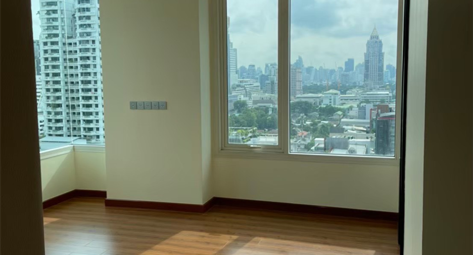 For rent 2 bedrooms condo in Sathon, Bangkok