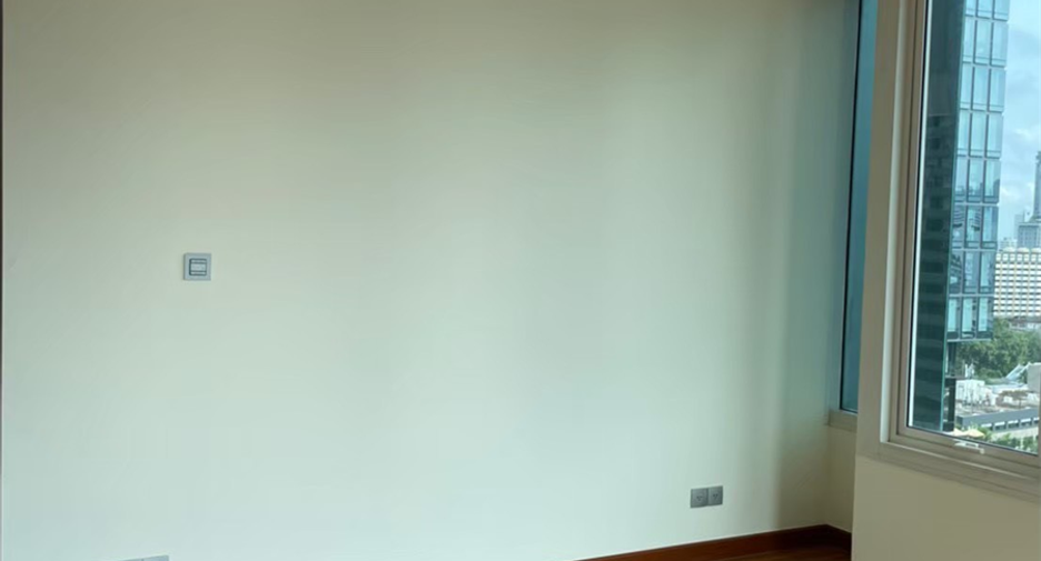 For rent 2 bedrooms condo in Sathon, Bangkok