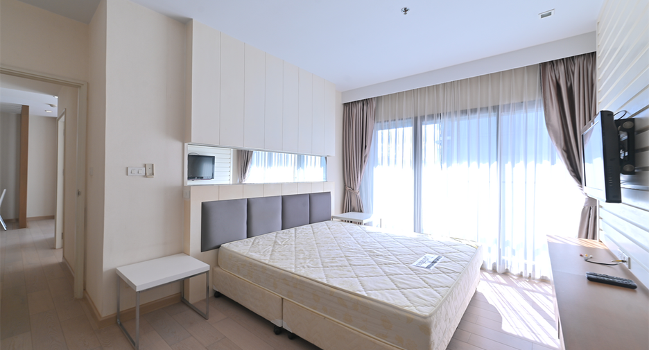 For rent 2 bedrooms condo in Khlong Toei, Bangkok