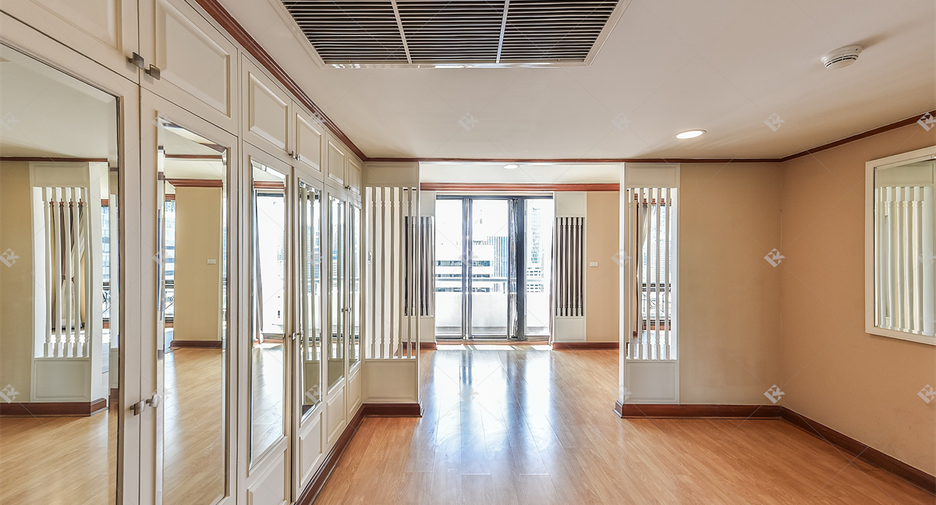 Condo en alquiler de 3 habitaciones en Pathum Wan, Bangkok