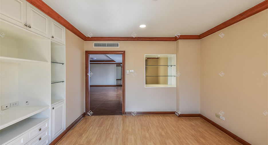Condo en alquiler de 3 habitaciones en Pathum Wan, Bangkok