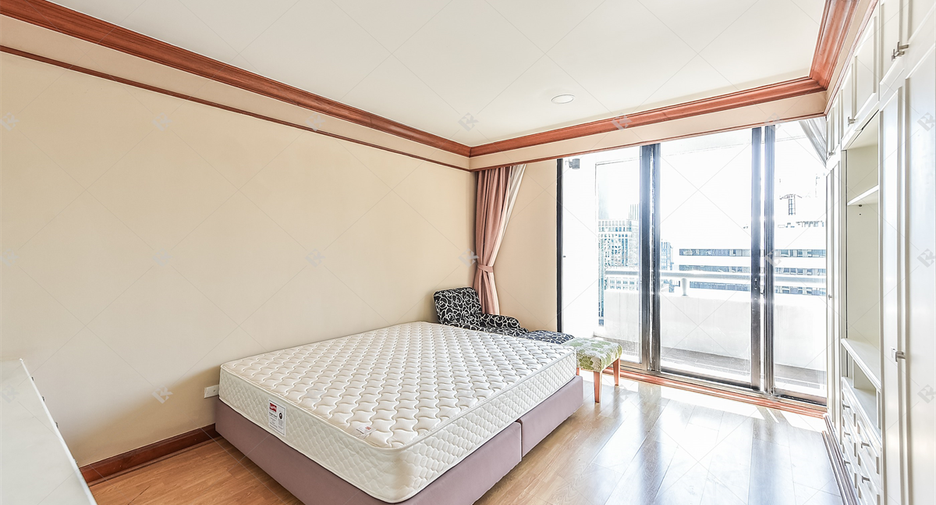 Condo en alquiler de 3 habitaciones en Pathum Wan, Bangkok