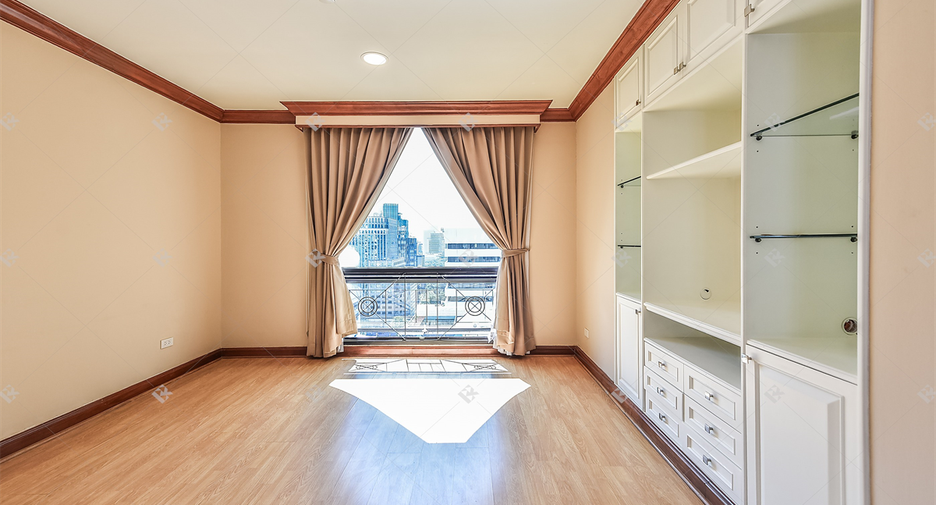 Condo en alquiler de 3 habitaciones en Pathum Wan, Bangkok