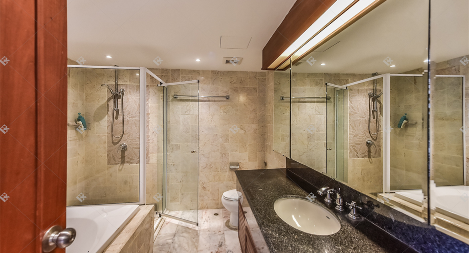 Condo en alquiler de 3 habitaciones en Pathum Wan, Bangkok