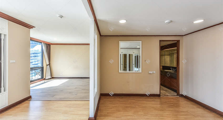 Condo en alquiler de 3 habitaciones en Pathum Wan, Bangkok