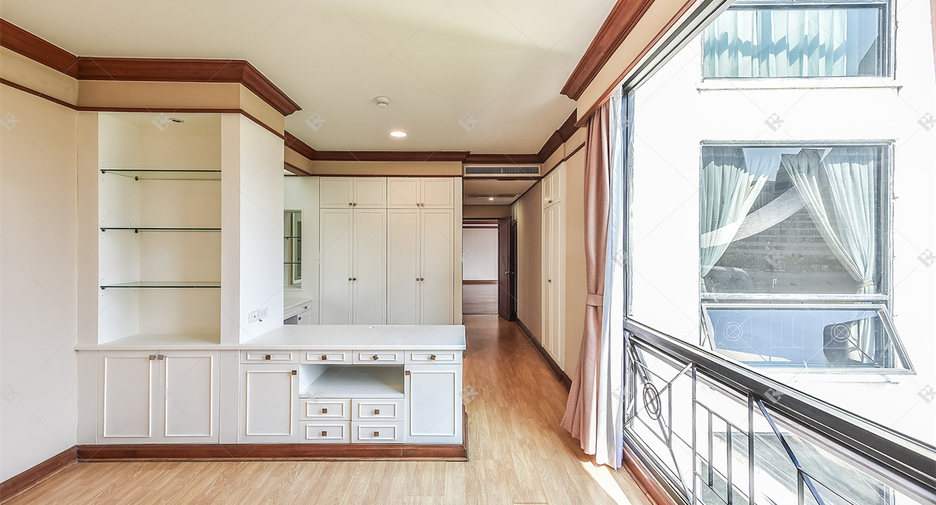 Condo en alquiler de 3 habitaciones en Pathum Wan, Bangkok