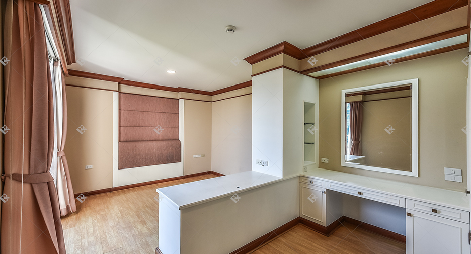 Condo en alquiler de 3 habitaciones en Pathum Wan, Bangkok