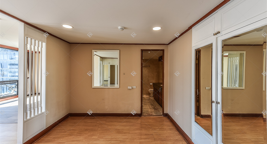 Condo en alquiler de 3 habitaciones en Pathum Wan, Bangkok