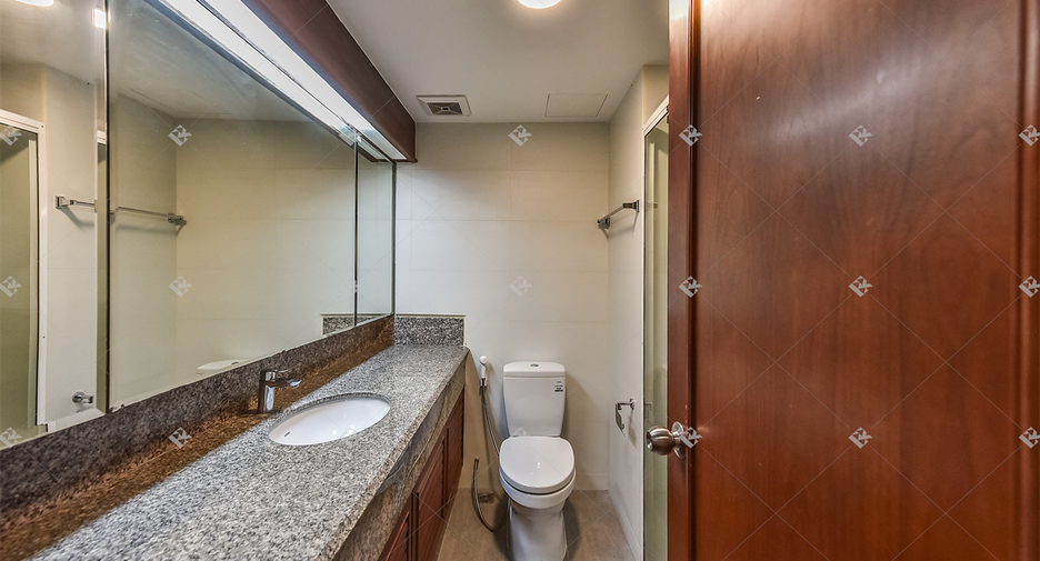 Condo en alquiler de 3 habitaciones en Pathum Wan, Bangkok
