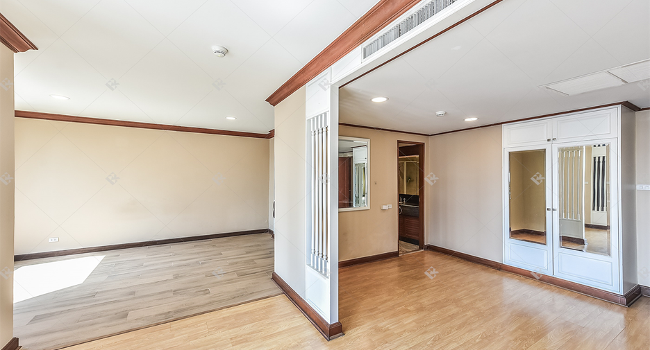 Condo en alquiler de 3 habitaciones en Pathum Wan, Bangkok
