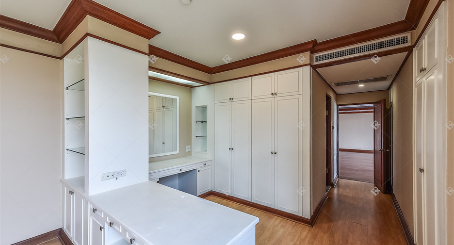 Condo en alquiler de 3 habitaciones en Pathum Wan, Bangkok