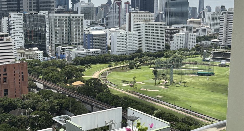 Wohnung zur Miete mit 3 Zimmer in Pathum Wan, Bangkok